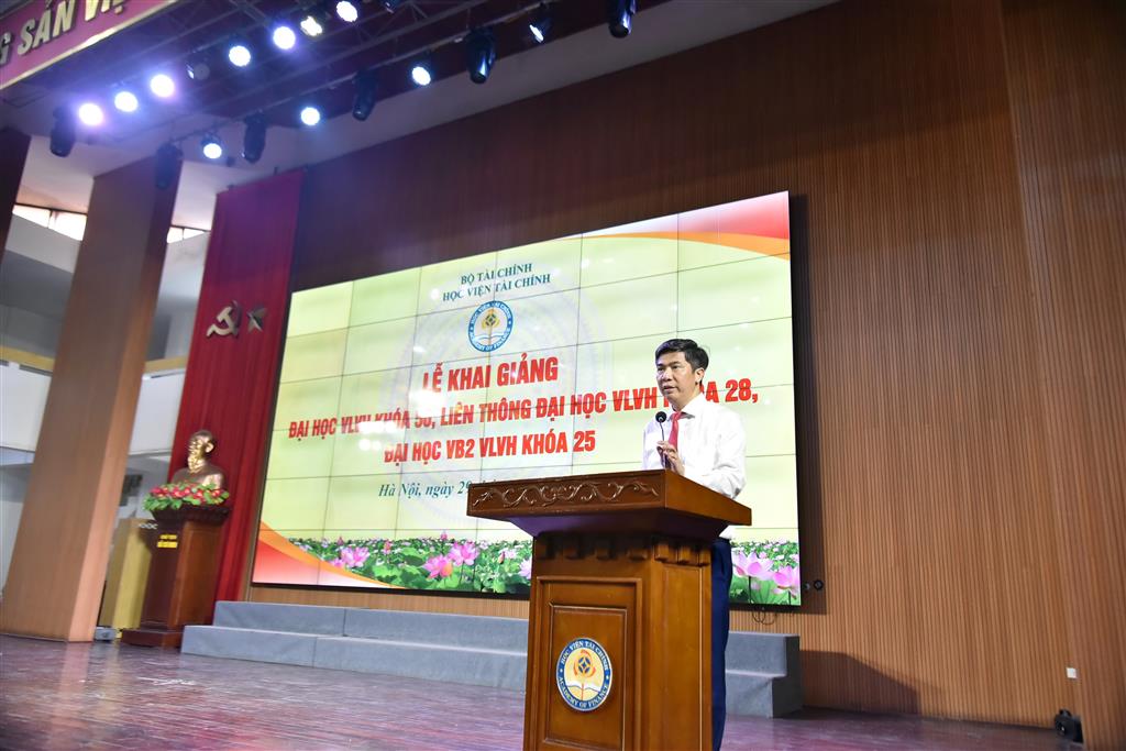 Lễ khai giảng ĐH VLVH khóa 56, LTĐH VLVH khóa 28, ĐHVB2 VLVH khóa 25